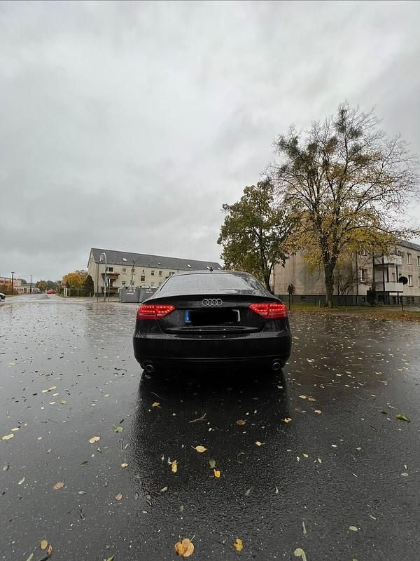 Schwarz Gebraucht 2011 Audi A5 Limousine | 8.700 € (Etwas zu teuer) - Bild 1/4