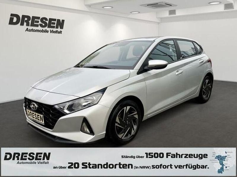 Silber Gebraucht 2021 Hyundai i20 Select Limousine | 13.990 € (Fairer Preis) - Bild 1/4