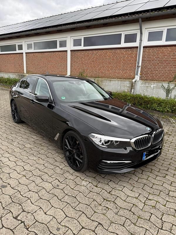 Schwarz Gebraucht 2019 BMW 520 Limousine | 22.500 € (Superpreis) - Bild 1/4