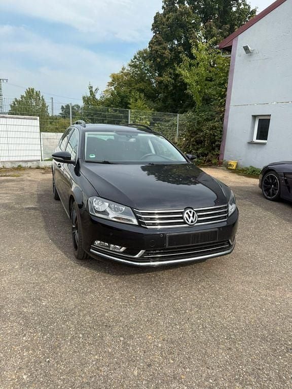 Schwarz Gebraucht 2013 VW Passat Limousine | 7.399 € (Superpreis) - Bild 1/4
