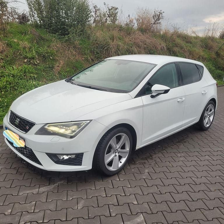 Weiß Gebraucht 2016 Seat Leon FR Limousine | 10.500 € (Guter Preis) - Bild 1/4