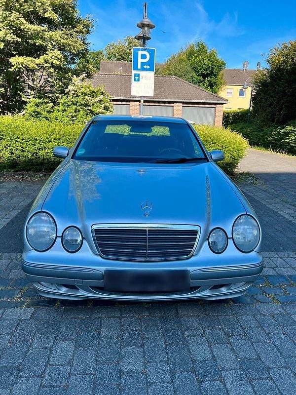 Second-hand Mercedes E200 Elegance 163 CP (119 kW) 2001 Argintiu Berlinǎ