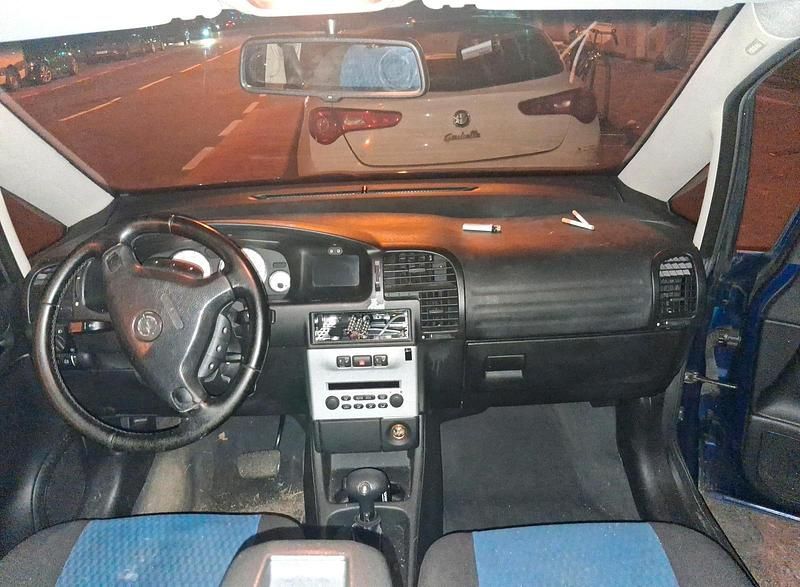 Gebraucht Opel Zafira 125 PS (91 kW) 2002 Van / Kleinbus