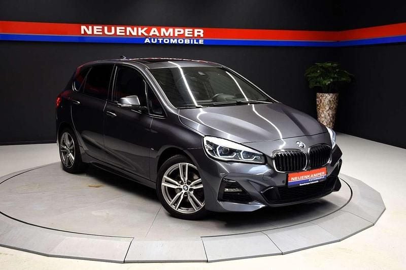 Grau Gebraucht 2018 BMW 220 M Sport Van / Kleinbus | 19.990 € (Guter Preis) - Bild 1/4