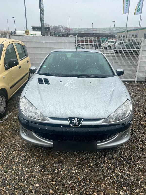 Gebraucht Peugeot 206 CC 109 PS (80 kW) 2004 Silber Cabrio