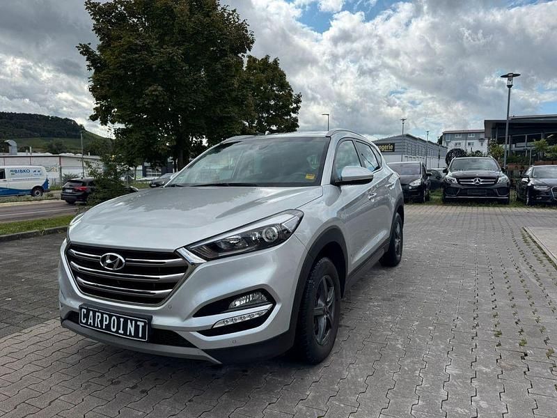 Silber Gebraucht 2016 Hyundai Tucson Classic SUV | 13.990 € (Fairer Preis) - Bild 1/4