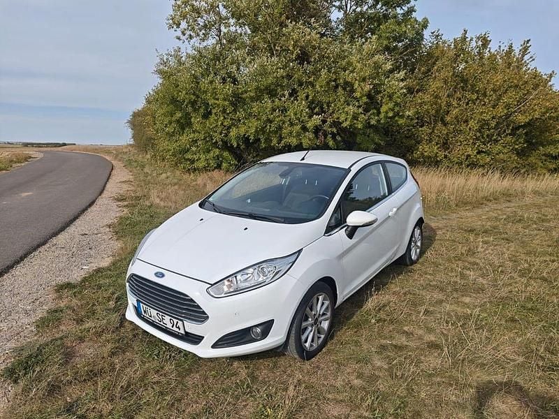 Weiß Gebraucht 2017 Ford Fiesta Titanium Kleinwagen | 5.000 € (Superpreis) - Bild 1/4