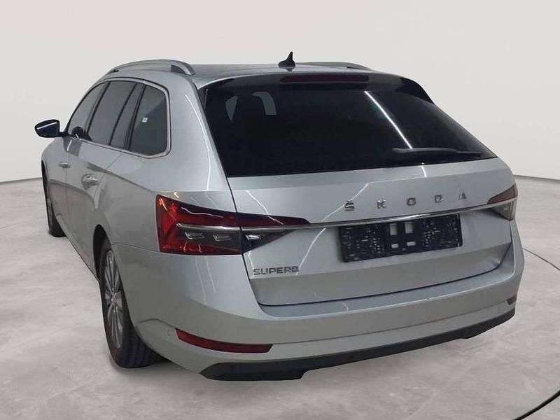 Gebraucht Skoda Superb Style 150 PS (110 kW) 2023 Brillantsilber metallic Kombi