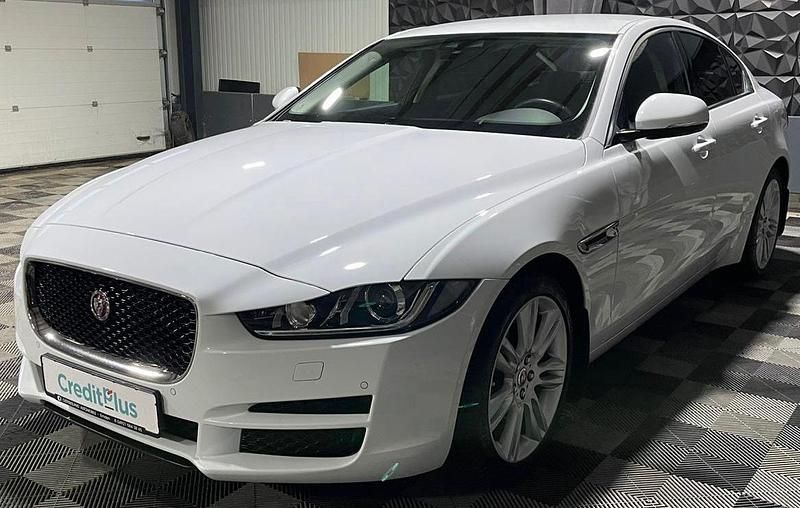 Gebraucht Jaguar XE Pure 163 PS (119 kW) 2018 Weiß Limousine