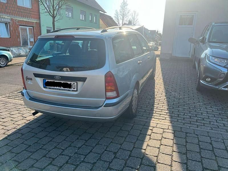 Gebraucht Ford Focus 101 PS (74 kW) 2003 Silber Limousine