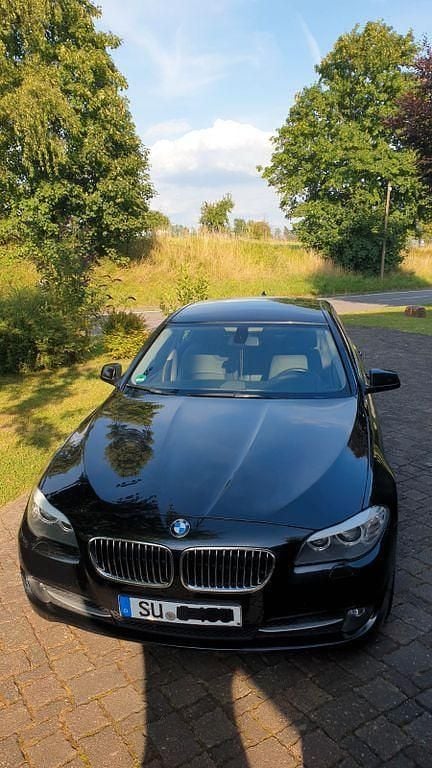 Schwarz Gebraucht 2011 BMW 530 Limousine | 10.500 € (Guter Preis) - Bild 1/4