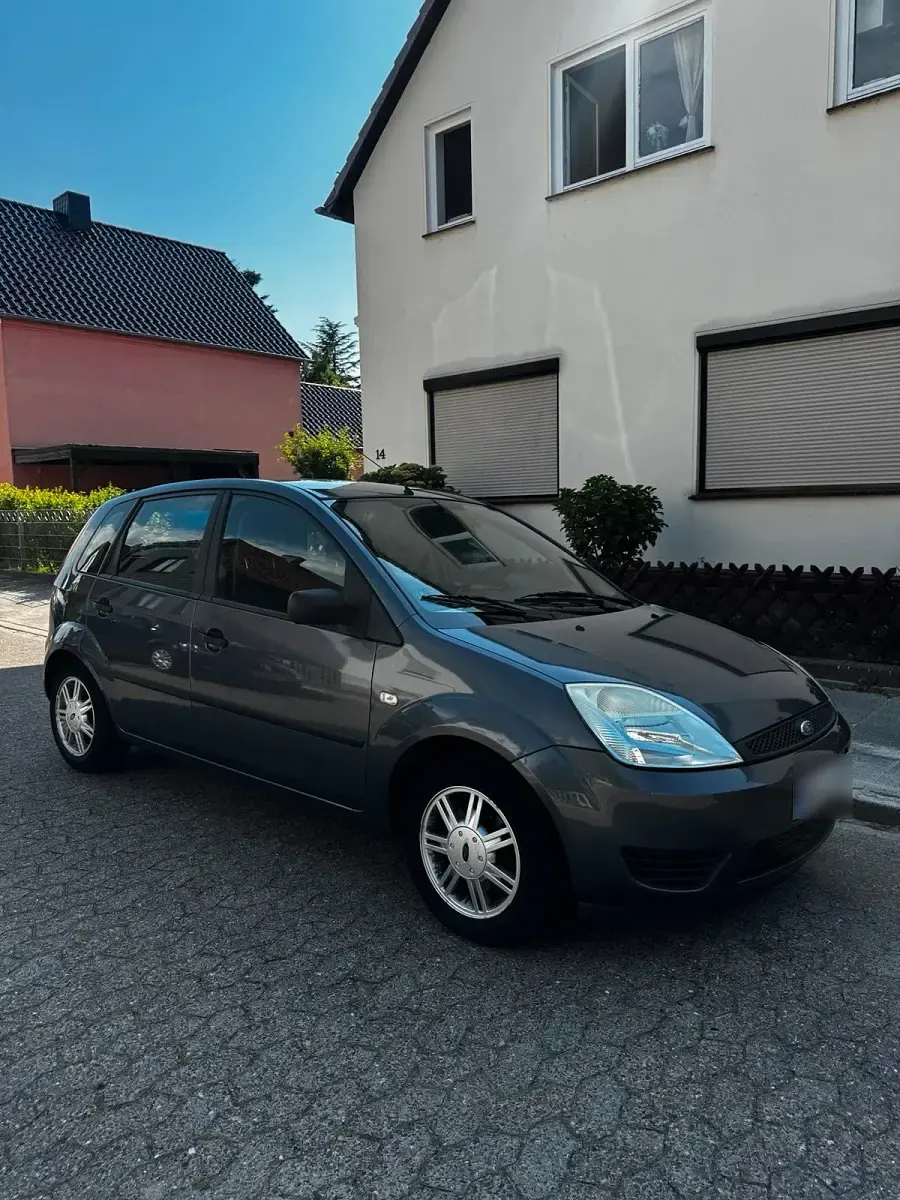 Gebraucht Ford Fiesta 80 PS (58 kW) 2005 Grau Kleinwagen