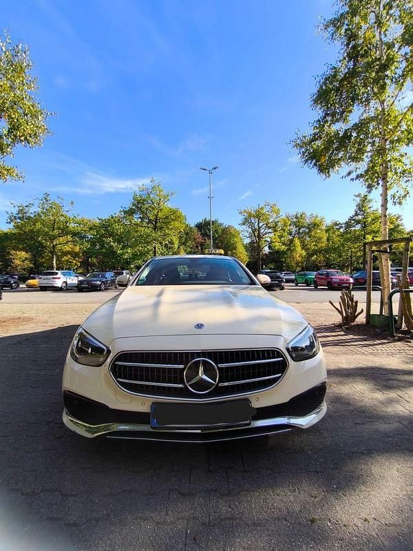 Gebraucht Mercedes E220 194 PS (142 kW) 2021 Gelb Limousine