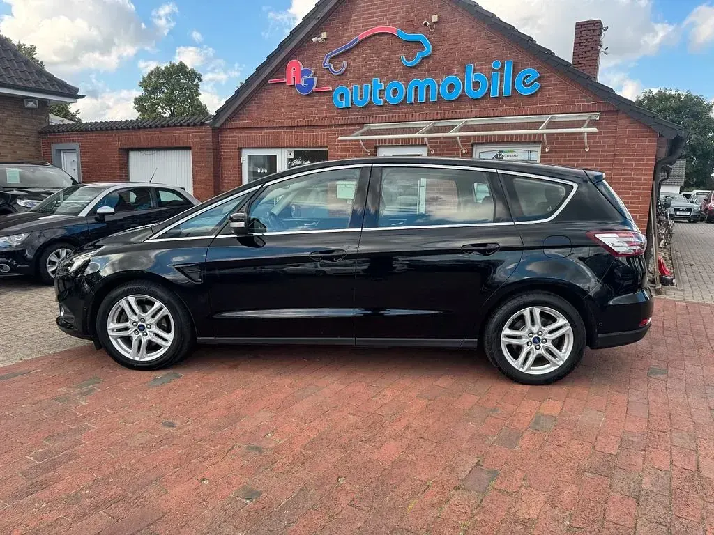 Gebraucht Ford S-MAX Titanium 179 PS (131 kW) 2017 Schwarz Van / Kleinbus