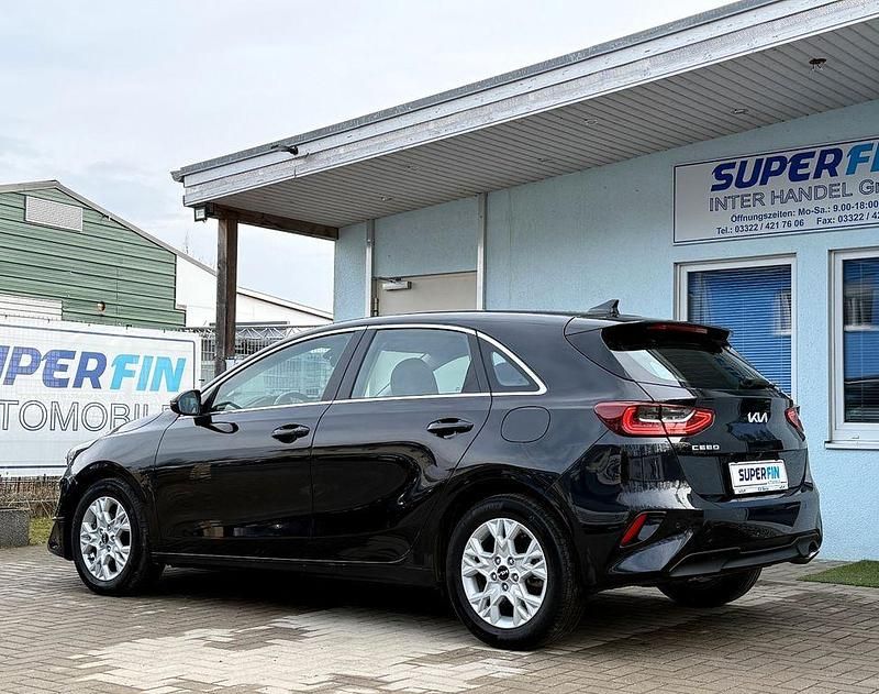 Gebraucht Kia Ceed 101 PS (74 kW) 2024 Schwarz Kleinwagen