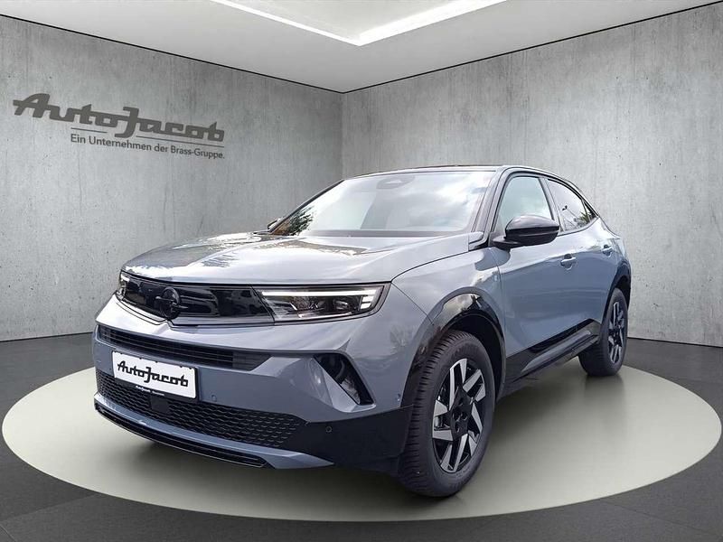 Grafik grau (uni) Neu 2025 Opel Mokka SUV | 26.087 € (Fairer Preis) - Bild 1/4