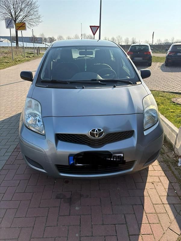 Gebraucht Toyota Yaris 101 PS (74 kW) 2009 Grau Kleinwagen