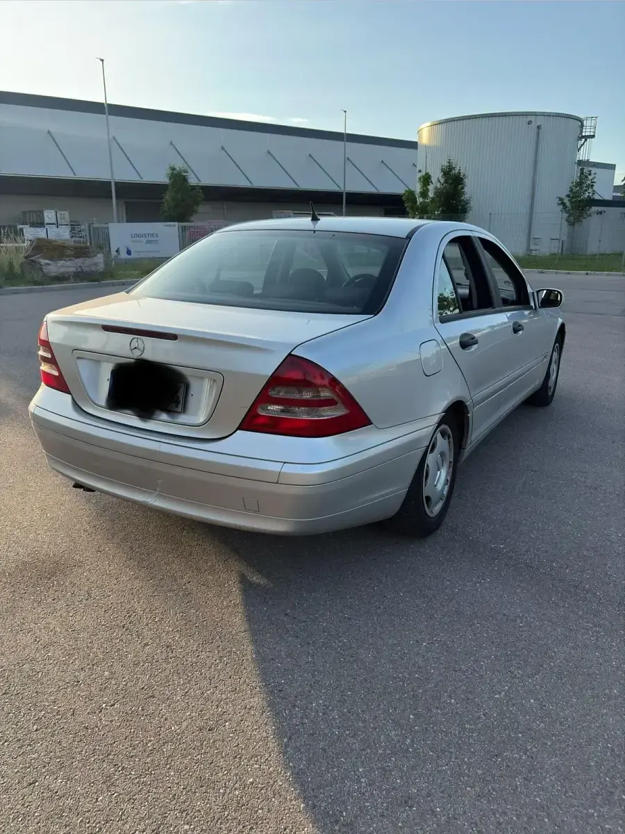 Gebraucht Mercedes C200 Classic 122 PS (89 kW) 2003 Grau Limousine