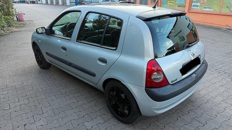Grau Gebraucht 2003 Renault Clio II Kleinwagen | 450 € (Guter Preis) - Bild 1/4
