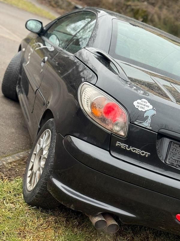 Gebraucht Peugeot 206 CC 109 PS (80 kW) 2006 Schwarz Cabrio