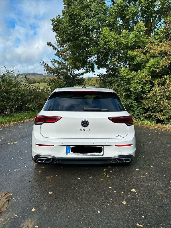 Gebraucht VW Golf VIII R-line 150 PS (110 kW) 2024 Weiß Limousine