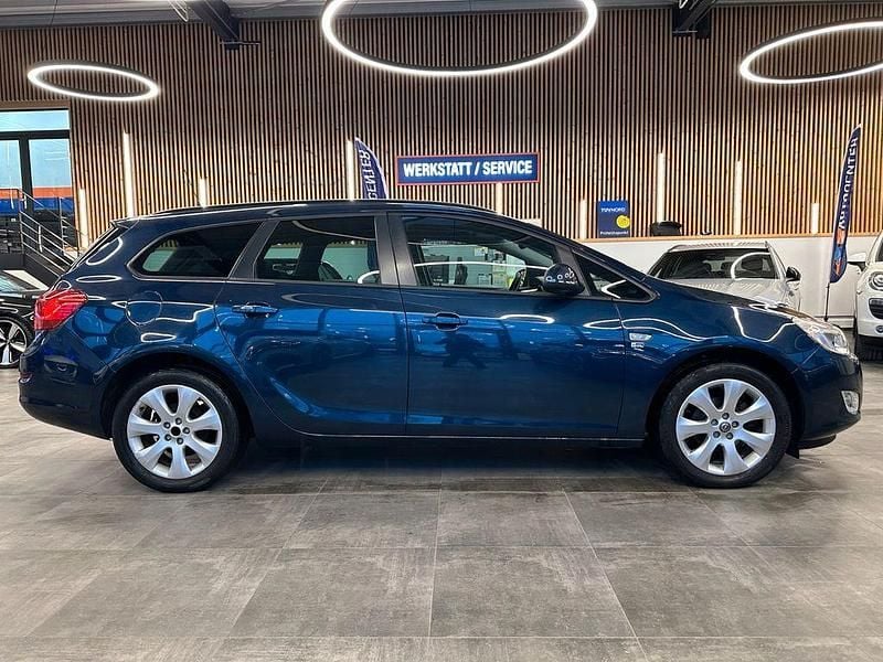 Gebraucht Opel Astra 140 PS (102 kW) 2012 Blau Kombi