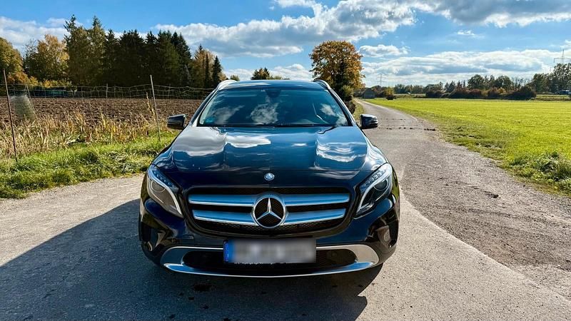 Gebraucht Mercedes GLA250 211 PS (155 kW) 2016 Schwarz SUV