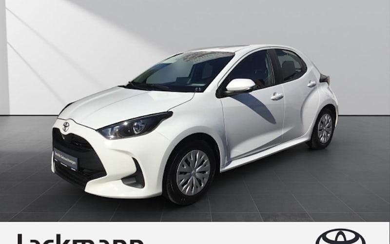 Gebraucht Toyota Yaris Comfort 72 PS (52 kW) 2023 Weiss Kleinwagen