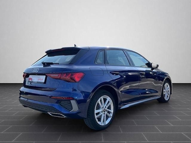 Gebraucht Audi A3 Sportback e-tron Ambiente 204 PS (150 kW) 2022 Navarrablau metallic (metallic) Kleinwagen