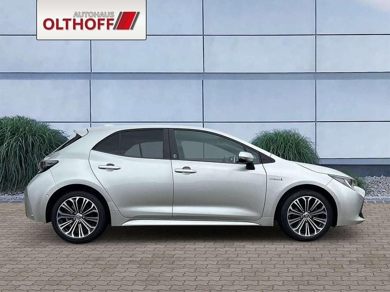 Gebraucht Toyota Corolla Hybrid Team 98 PS (72 kW) 2020 Precious silver Kleinwagen