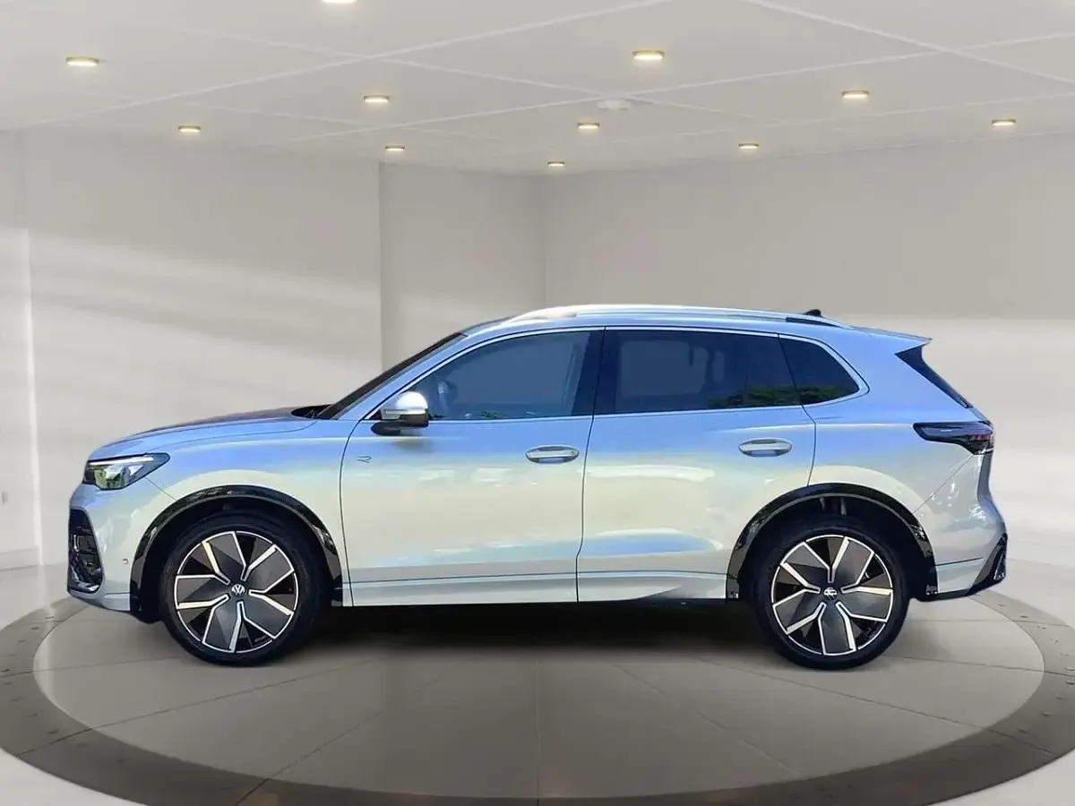 Neu VW Tiguan Style 150 PS (110 kW) 2025 Grau SUV