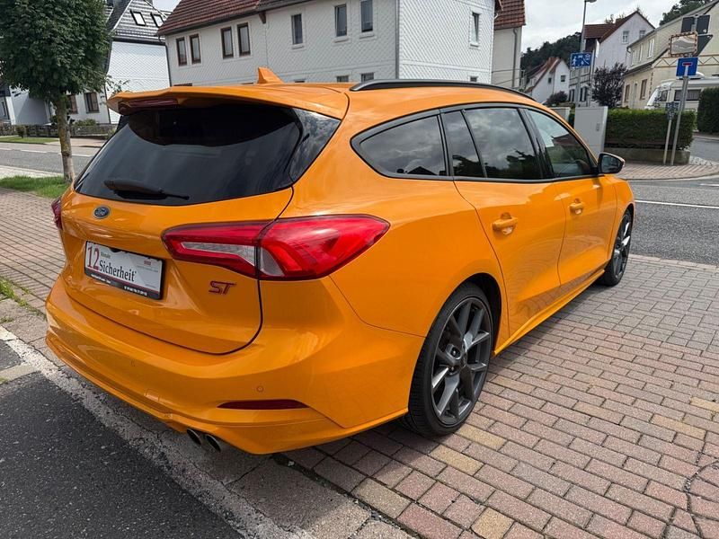 Gebraucht Ford Focus Performance Edition 190 PS (139 kW) 2020 Orange Kombi