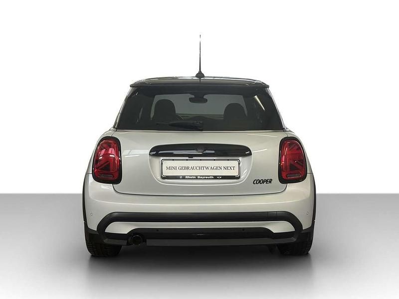 Gebraucht Mini Cooper 136 PS (100 kW) 2021 White silver met. Kleinwagen