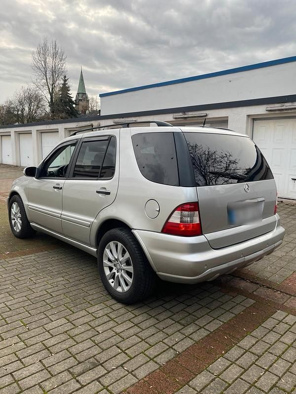 Gebraucht Mercedes ML500 292 PS (214 kW) 2005 Silber SUV