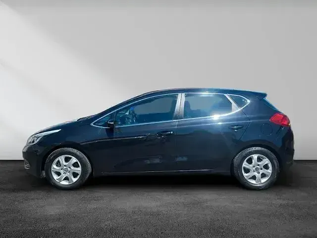 Używany Kia Ceed 135 KM (99 kW) 2014 Czarny Hatchback