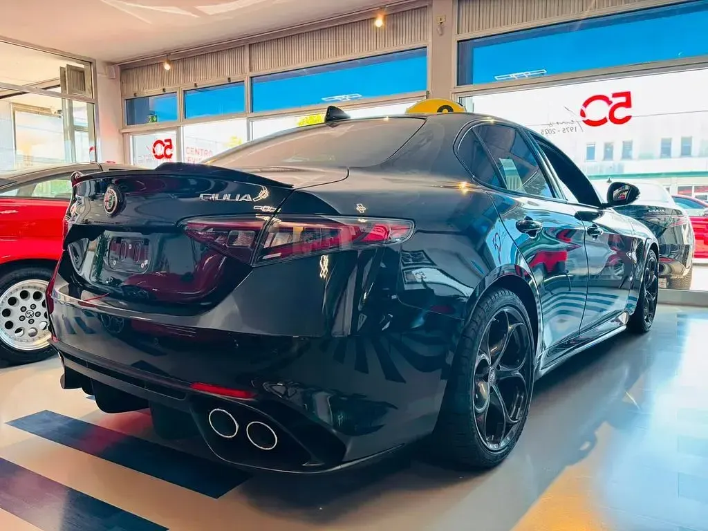 Neu Alfa Romeo Giulia 519 PS (381 kW) 2025 Schwarz Limousine
