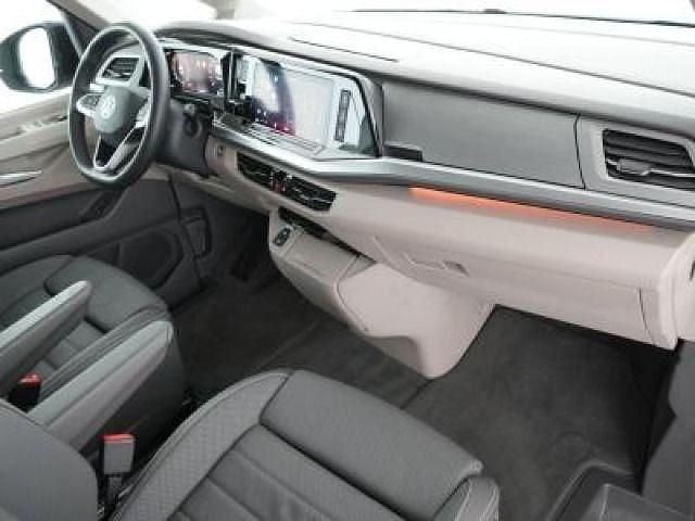Gebraucht VW Multivan Life 150 PS (110 kW) 2025 Monosilber metallic/deep black Van