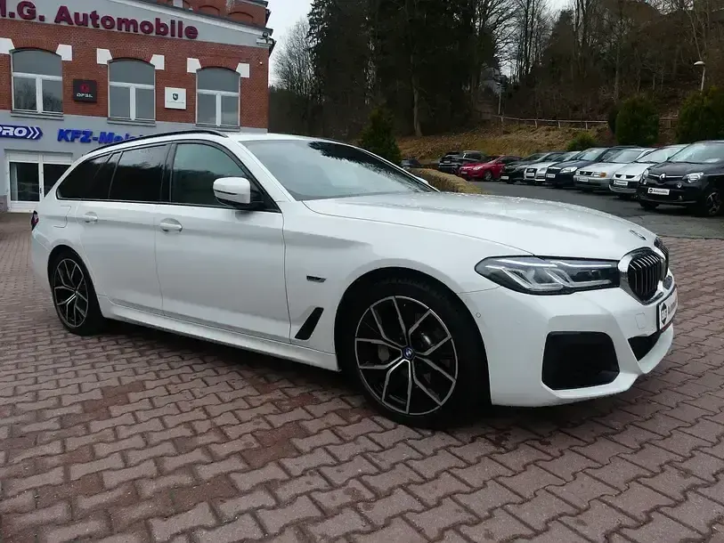 Gebraucht BMW 530e M Sport 292 PS (214 kW) 2022 Weiß Limousine