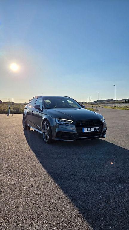 Grau Gebraucht 2018 Audi S3 Ambiente Limousine | 34.000 € (Fairer Preis) - Bild 1/4