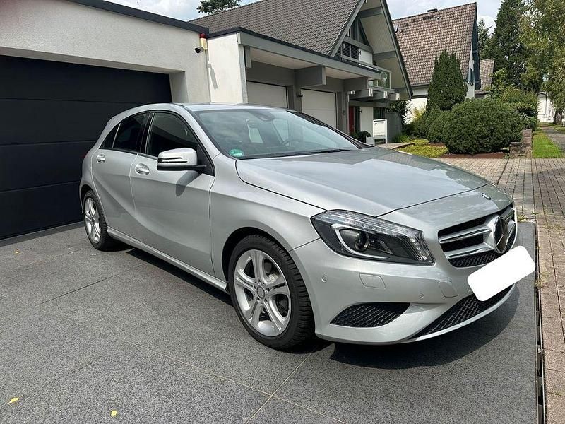 Silber Gebraucht 2013 Mercedes A200 Limousine | 16.950 € (Fairer Preis) - Bild 1/4
