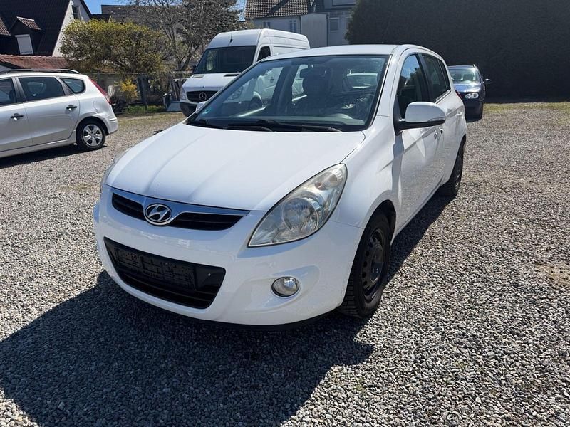 Gebraucht Hyundai i20 Edition 86 PS (63 kW) 2012 Weiß Kleinwagen