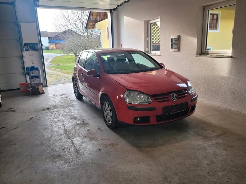 Gebraucht VW Golf V 75 PS (55 kW) 2005 Rot Kleinwagen