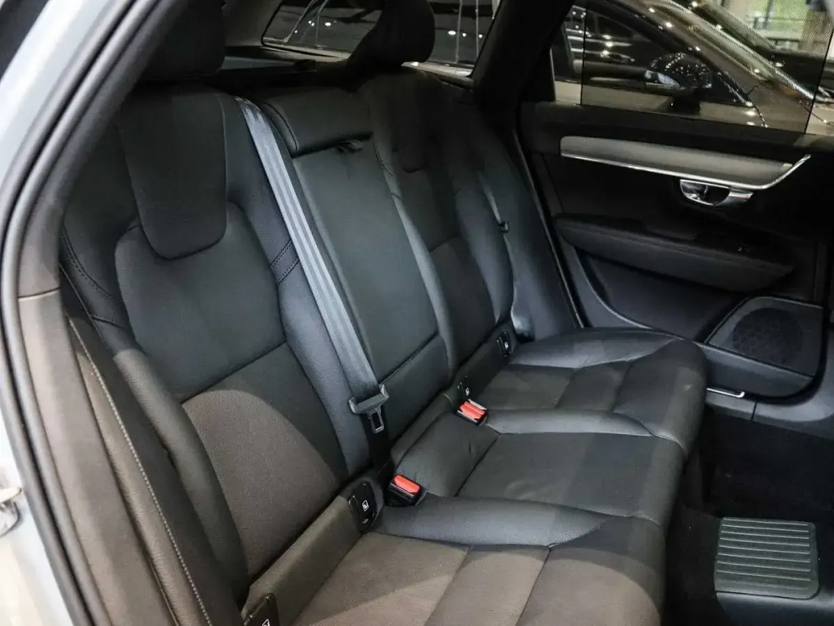 Gebraucht Volvo V90 Plus 349 PS (256 kW) 2025 Grau Kombi