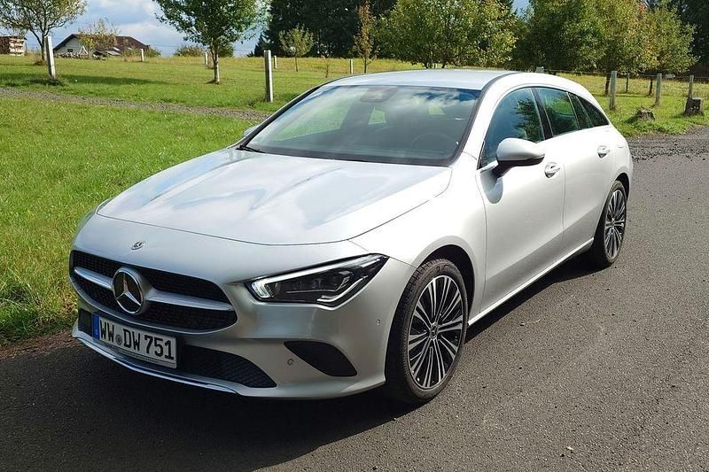 Silber Gebraucht 2022 Mercedes CLA180 Shooting Brake Progressive Kombi | 24.500 € (Guter Preis) - Bild 1/4