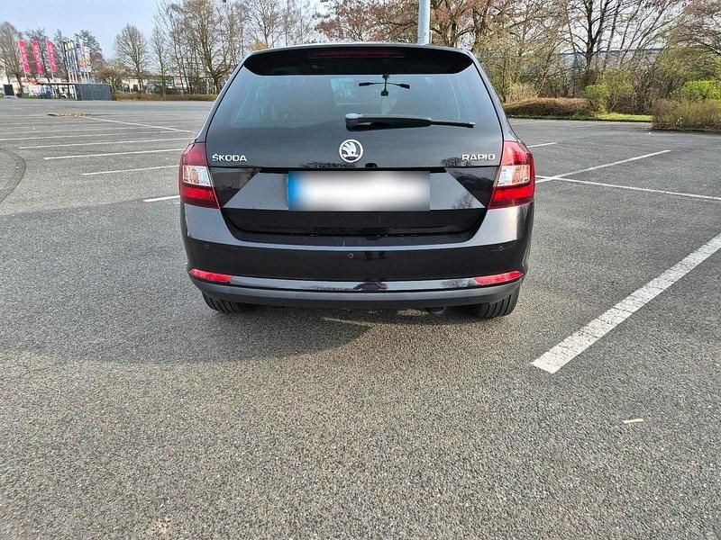 Gebraucht Skoda Rapid 105 PS (77 kW) 2014 Schwarz Kleinwagen