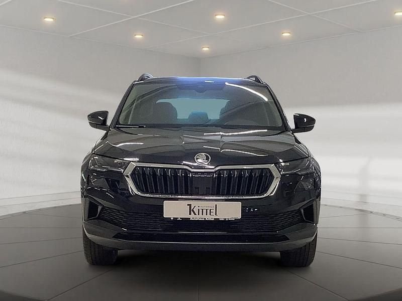 Blackmagic perleffekt Gebraucht 2024 Skoda Karoq Tour SUV | 31.990 € (Fairer Preis) - Bild 1/4