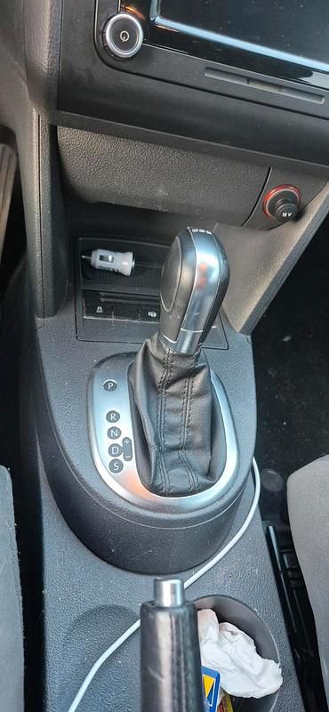 Gebraucht VW Touran 105 PS (77 kW) 2011 Silber Van / Kleinbus