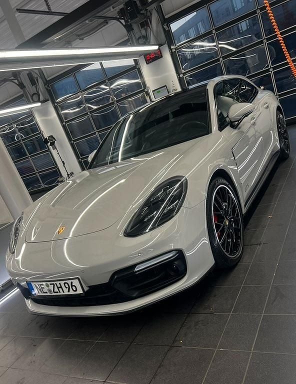 Grau Gebraucht 2019 Porsche Panamera GTS Limousine | 85.400 € (Fairer Preis) - Bild 1/4