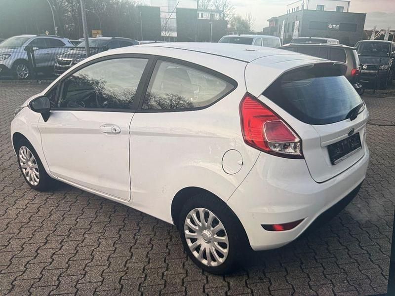 Gebraucht Ford Fiesta Trend 60 PS (44 kW) 2017 Weiß Kleinwagen
