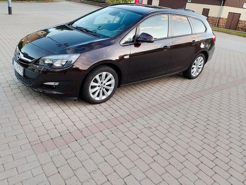 Braun Gebraucht 2015 Opel Astra Edition Kombi | 7.199 € (Superpreis) - Bild 1/4